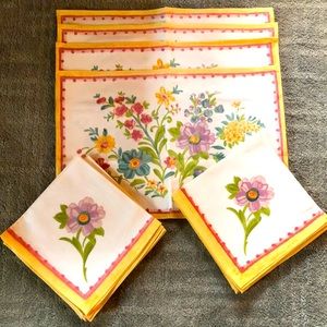 Set of 4 cloth kitchen/dining placemats & 10 napkins!